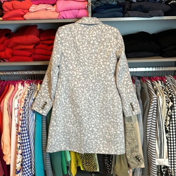 Ann Taylor 20% wool gray and white animal print double breasted coat size XS - Picture 3 of 3
